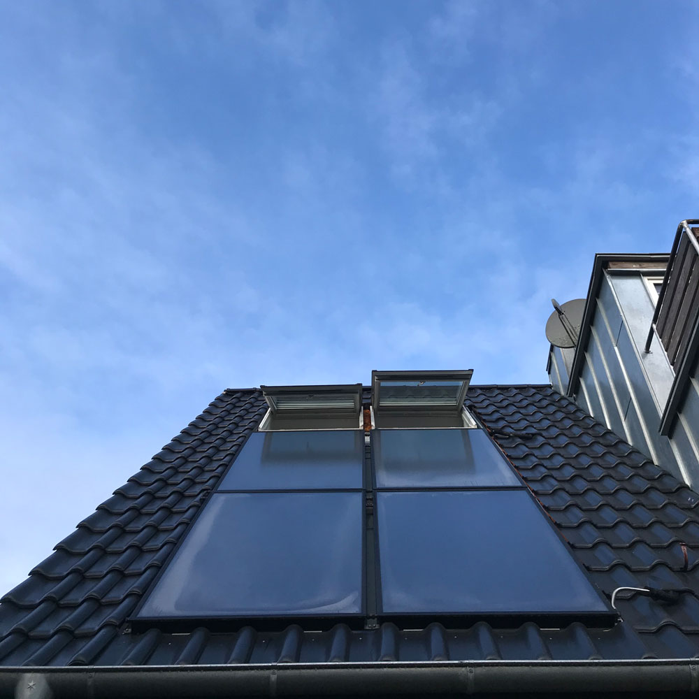 Dacharbeit mit Solaranlage
